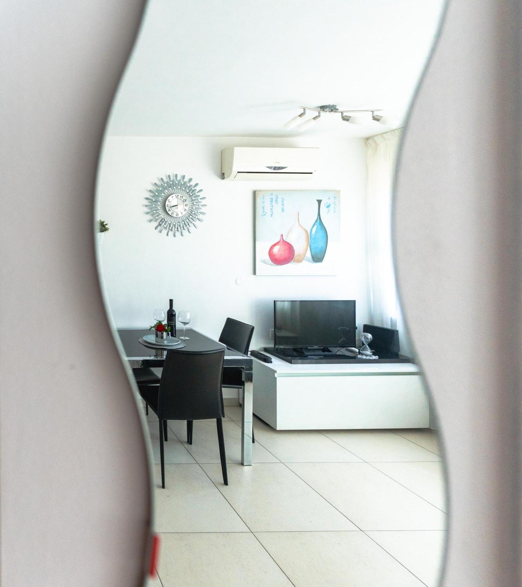 Apartment Kristina, Comfortable And Close To The Center Split Ngoại thất bức ảnh