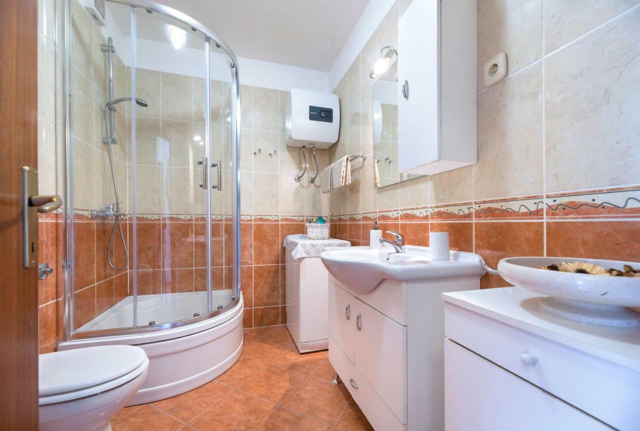 Apartment Kristina, Comfortable And Close To The Center Split Ngoại thất bức ảnh