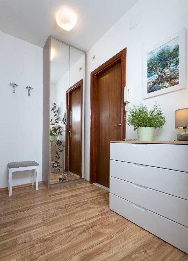 Apartment Kristina, Comfortable And Close To The Center Split Ngoại thất bức ảnh